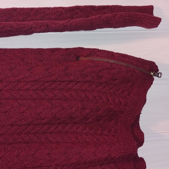 M American Eagle Outfitters maroon stretchy knit sweater with side zippers - Picture 5 of 5